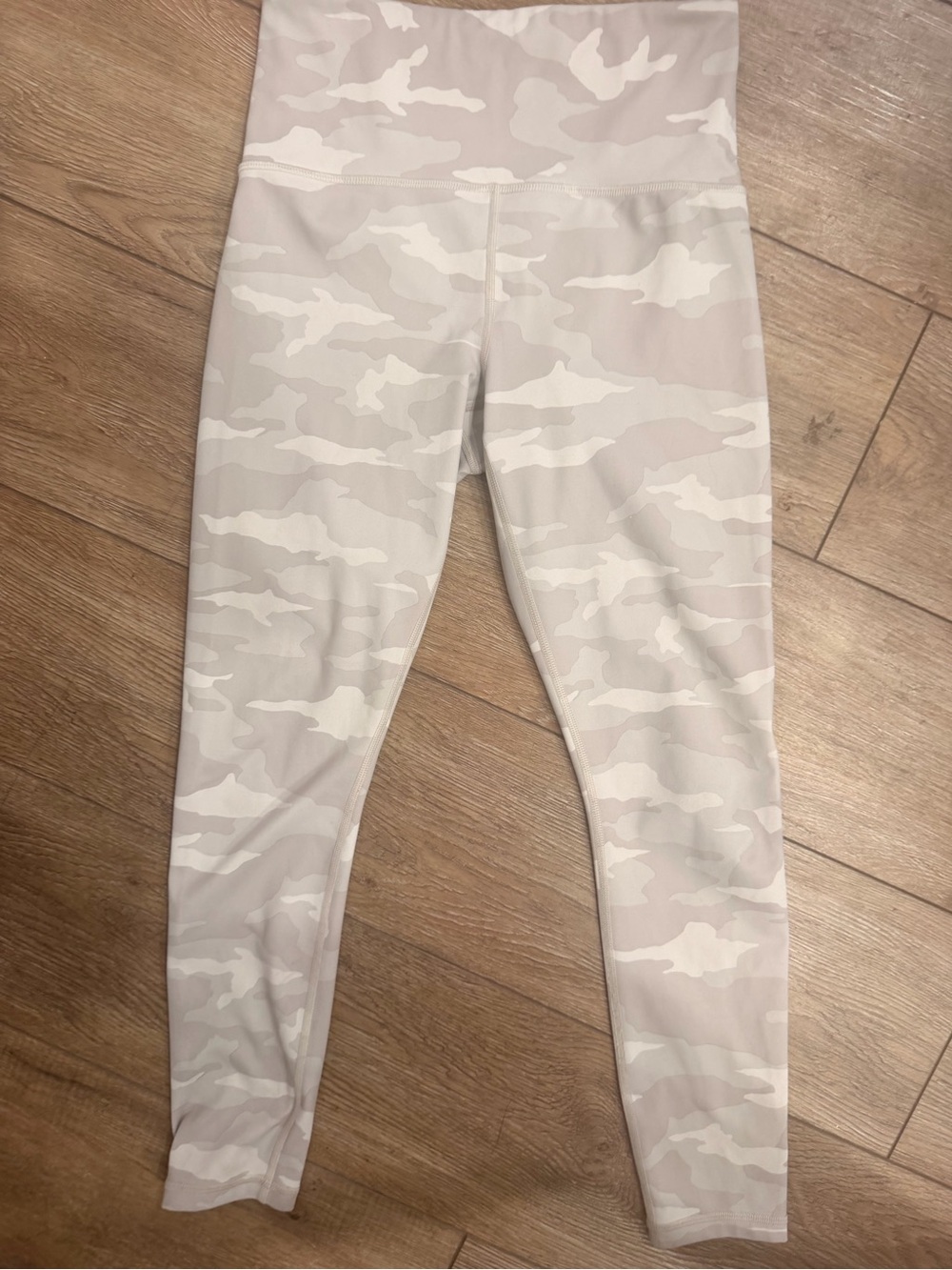 Athleta High-Waist elation Camo 7/8 Leggings in Light Beige and Cream 0510 - Picture 3 of 4